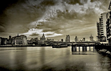 A Temzén / The River Thames